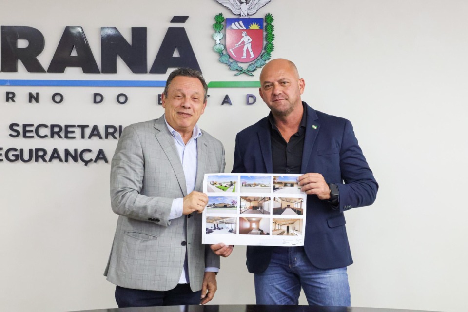 SindusconPR entrega  anteprojeto arquitetônico e manual descritivo de unidades de quartéis de fronteira ao Secretário de Estado de Segurança Pública, Coronel Hudson Leôncio Teixeira.